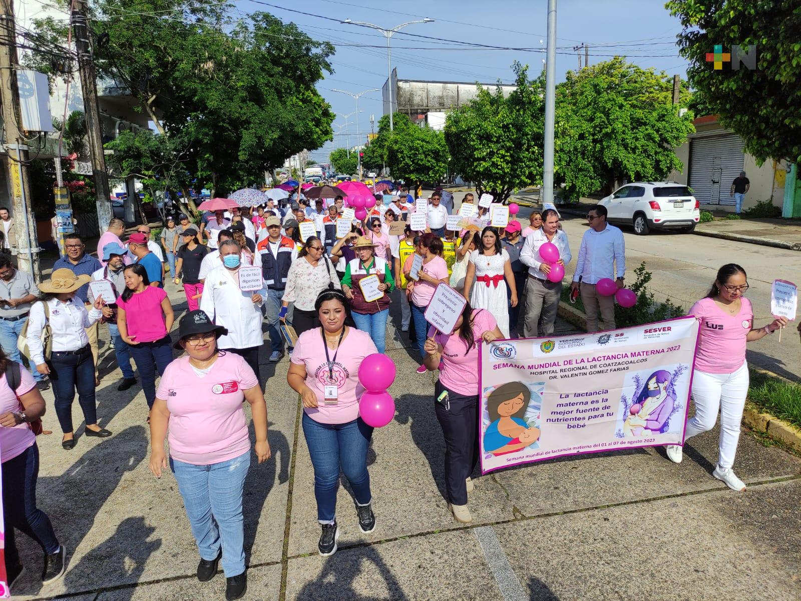 En Coatza marchan para promover la lactancia materna