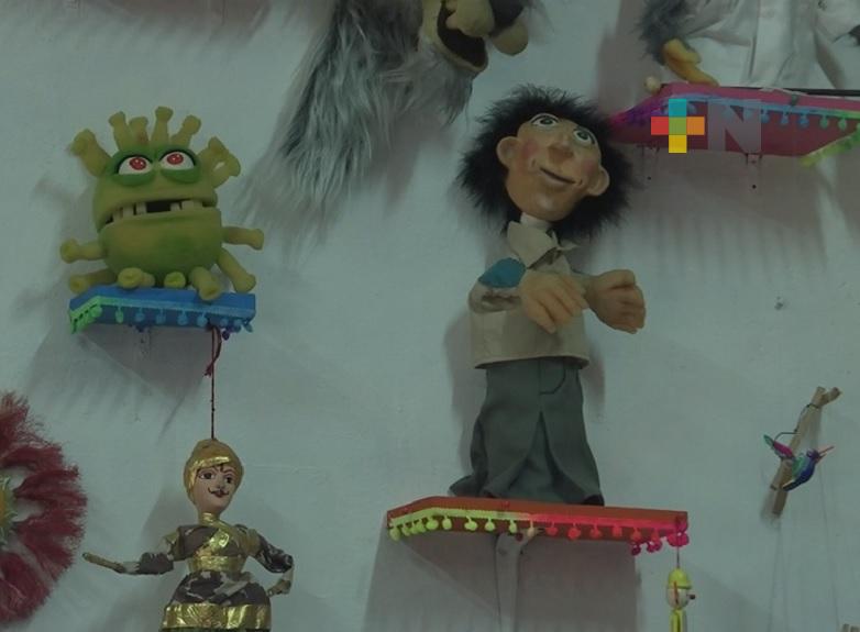 Títeres ayudan a tener una manera abstracta para hablar de la realidad: Titiritero