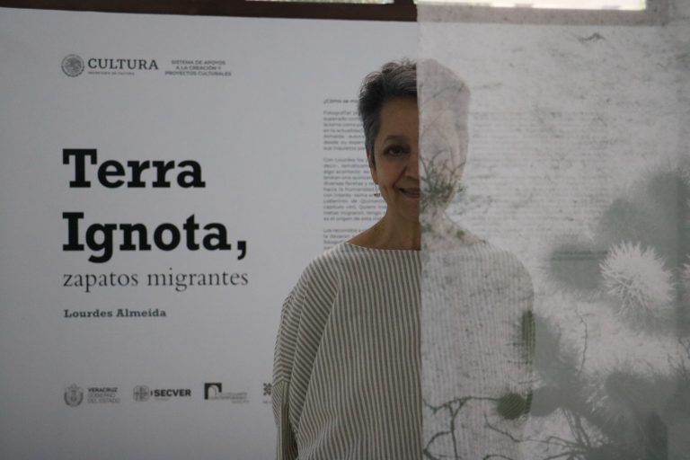 Inaugura Fototeca de Veracruz la exposición Terra Ignota, zapatos migrantes, fotografía de Lourdes Almeida