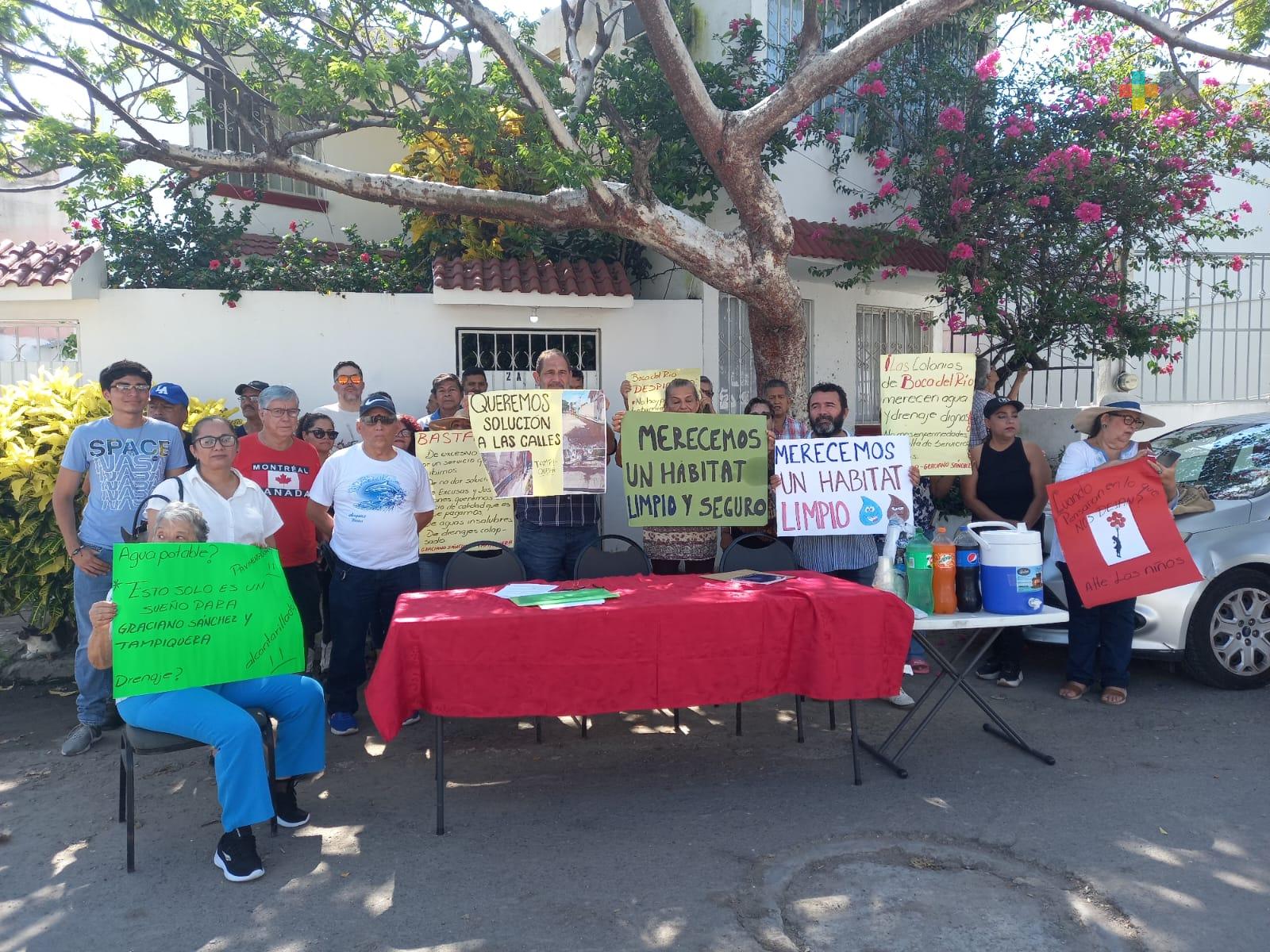 Vecinos denuncian problemas en drenaje de colonias en Boca del Río