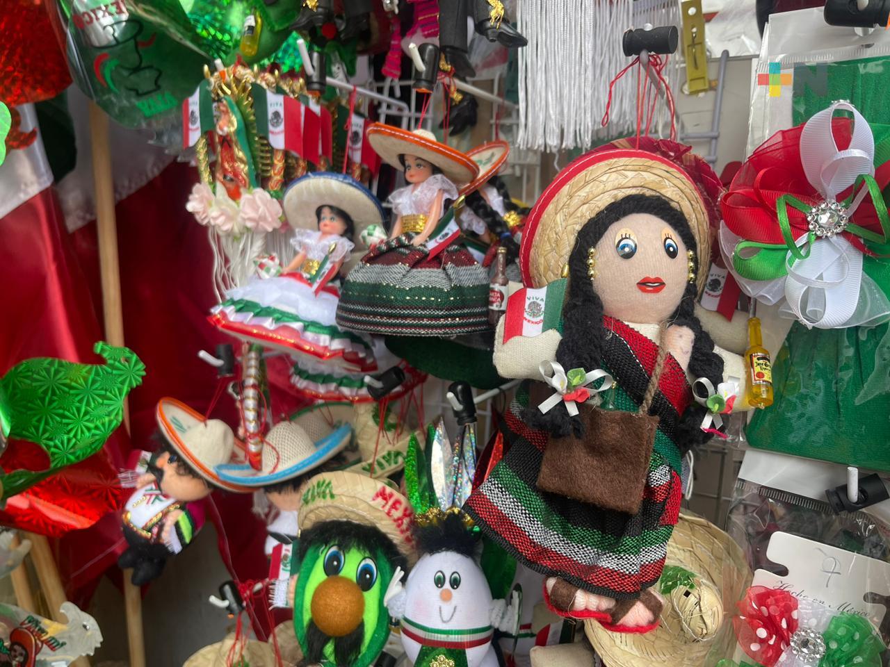 Comerciantes de artículos patrios inician ventas en Xalapa