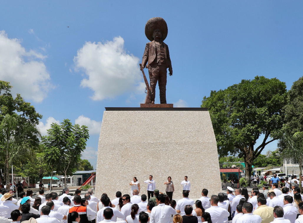 Develan la estatua más grande de Emiliano Zapata en el municipio veracruzano del mismo nombre