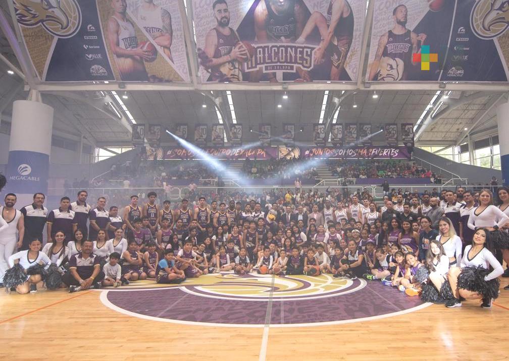 Halcones de Xalapa se presentó ante la mejor afición del país