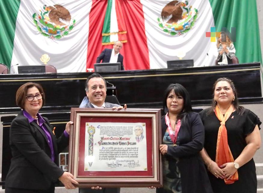 Reconoce Gobierno la contribución social desde la ciencia a Rocío Torres Pelayo