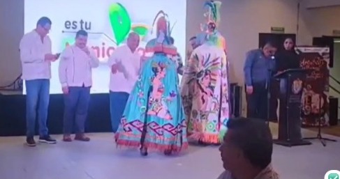 Zacualpan agradece premio estatal de Invedem por los trajes tradicionales carnestolendos
