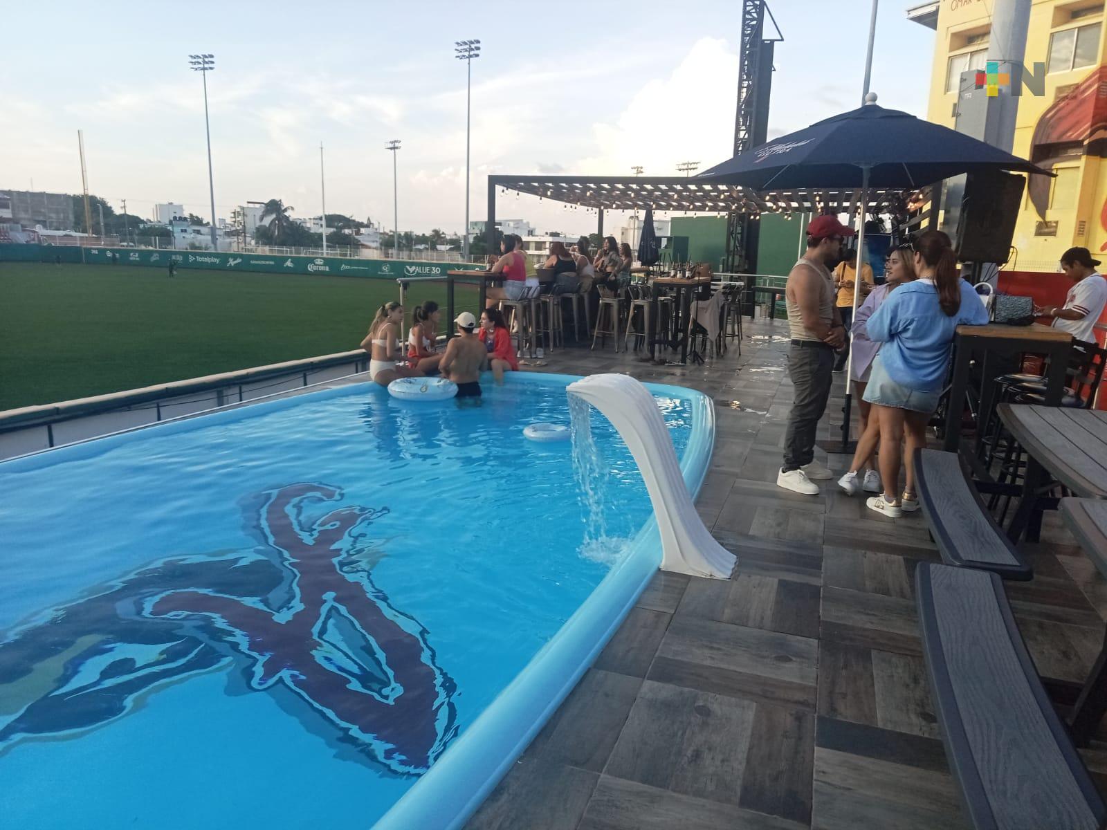 Alberca de estadio Beto Ávila, zona única para ver el beisbol