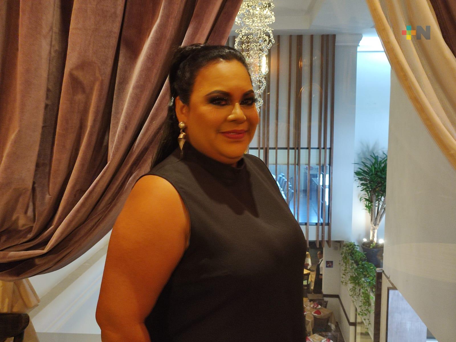Cantante veracruzana Claudia Menéndez presenta nueva canción