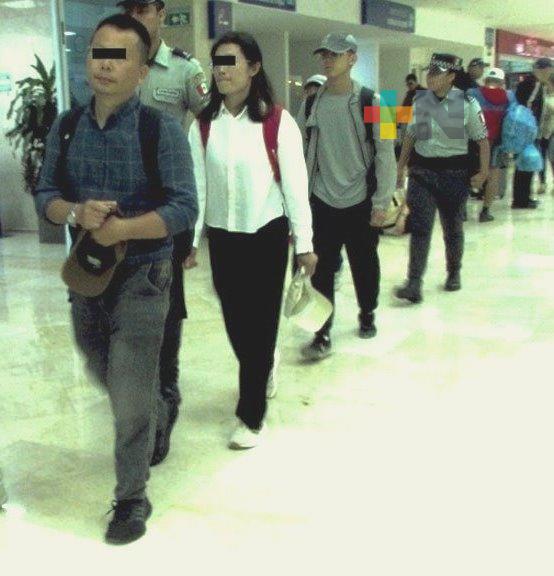 Detienen a cuatro ciudadanos de origen asiático en aeropuerto de Veracruz