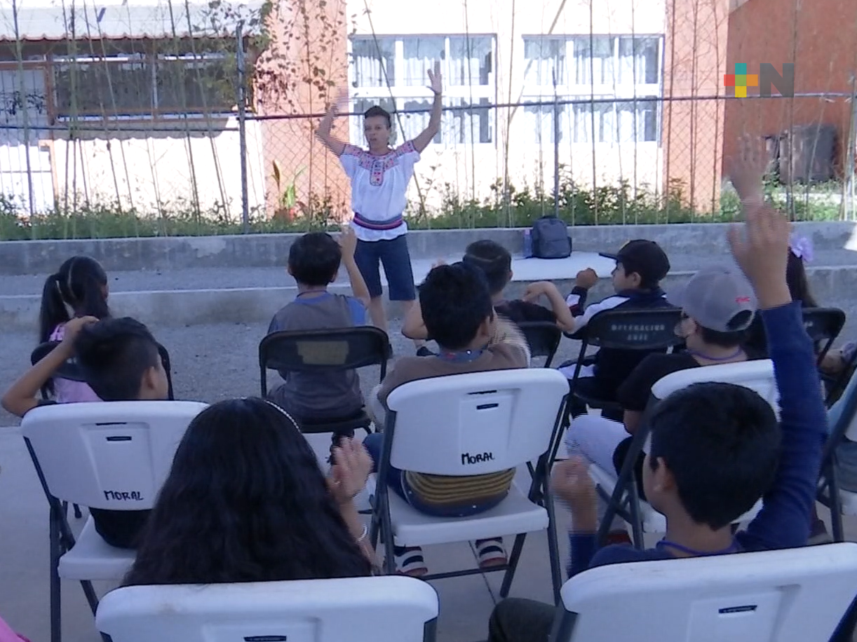 Brindan curso de verano en centro comunitario de la colonia El Moral