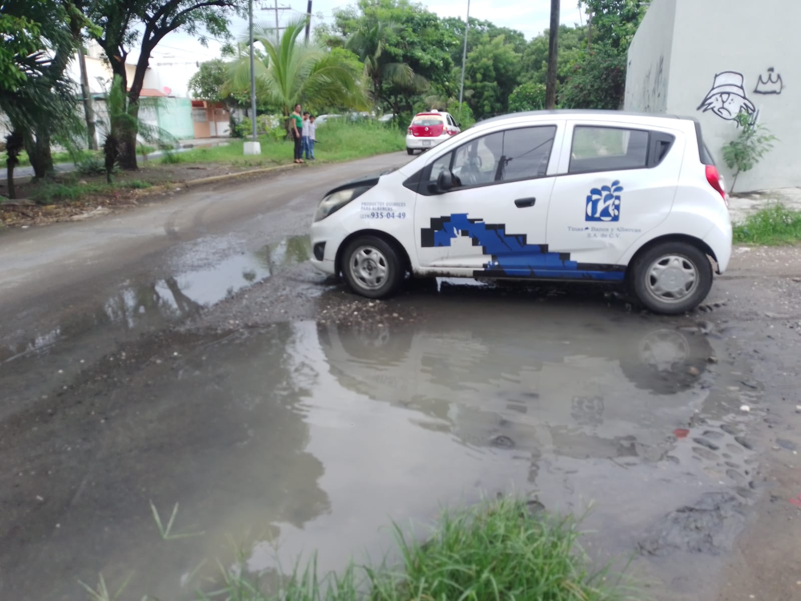 Reclaman atención inmediata de fuga de aguas negras en Infonavit Buena Vista