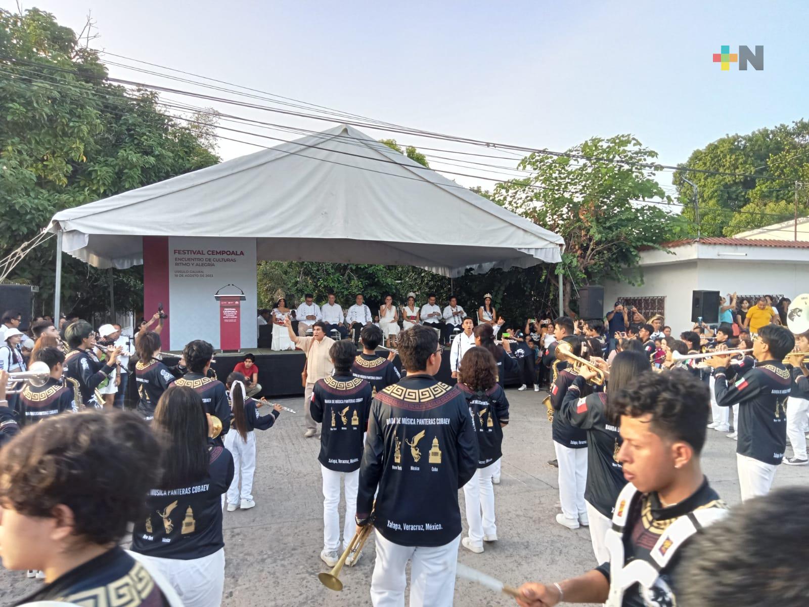Marching bands desfilan en Festival Cempoala 2023