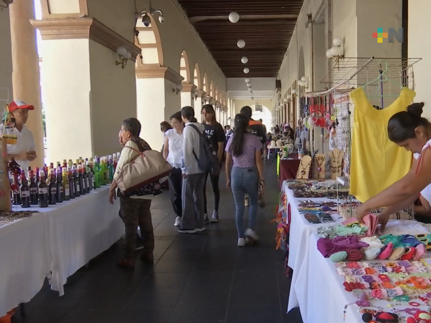 Exposición artesanal de los 13 pueblos originarios de Veracruz en Xalapa