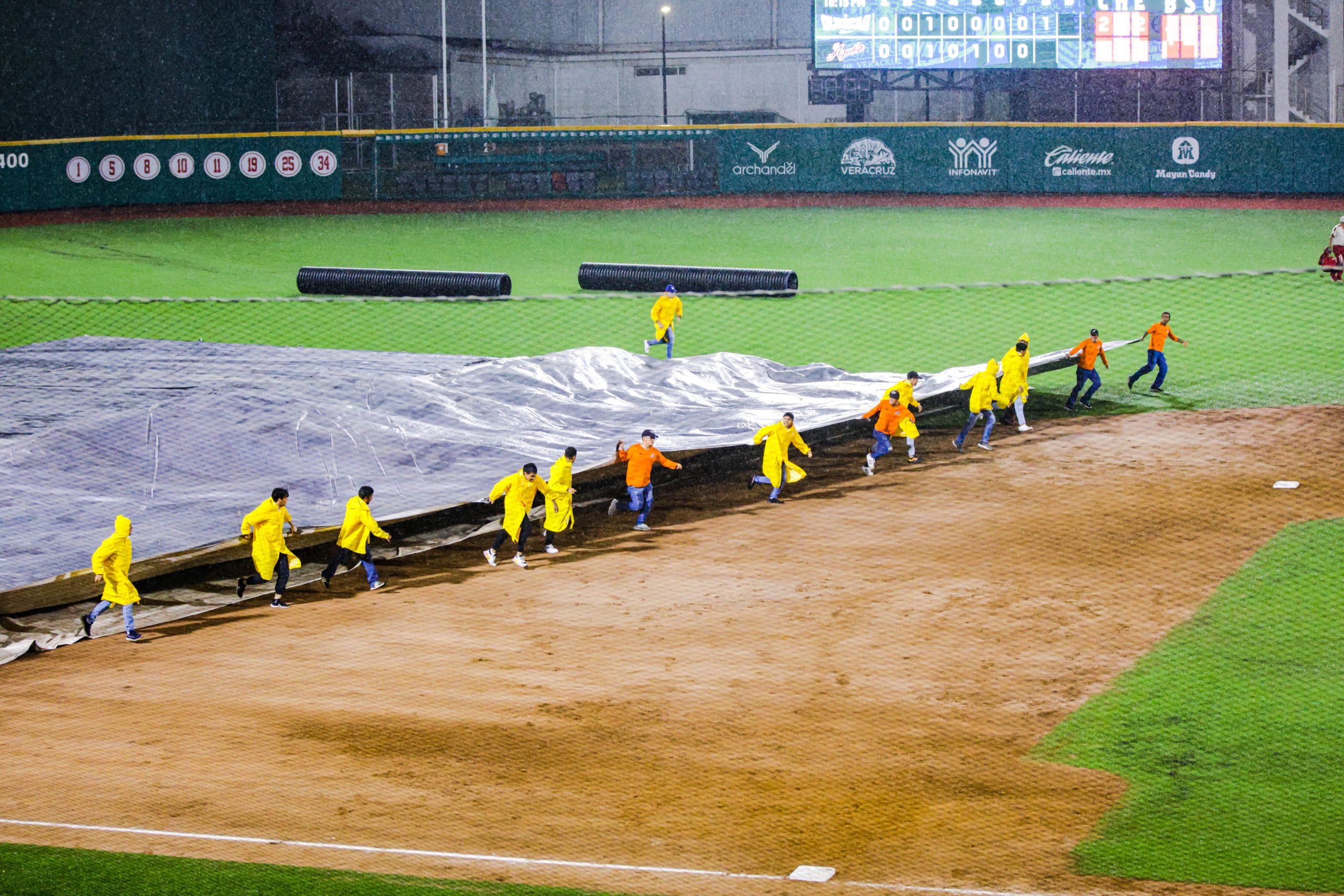 Este sábado se reanudará el juego Olmecas vs El Águila detenido anoche por lluvia