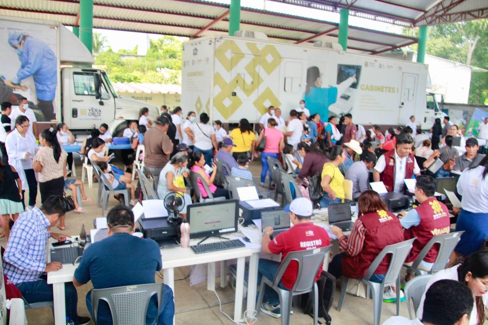 Brigadas Itinerantes del Registro Civil brindan más de 800 servicios en Santiago Sochiapan