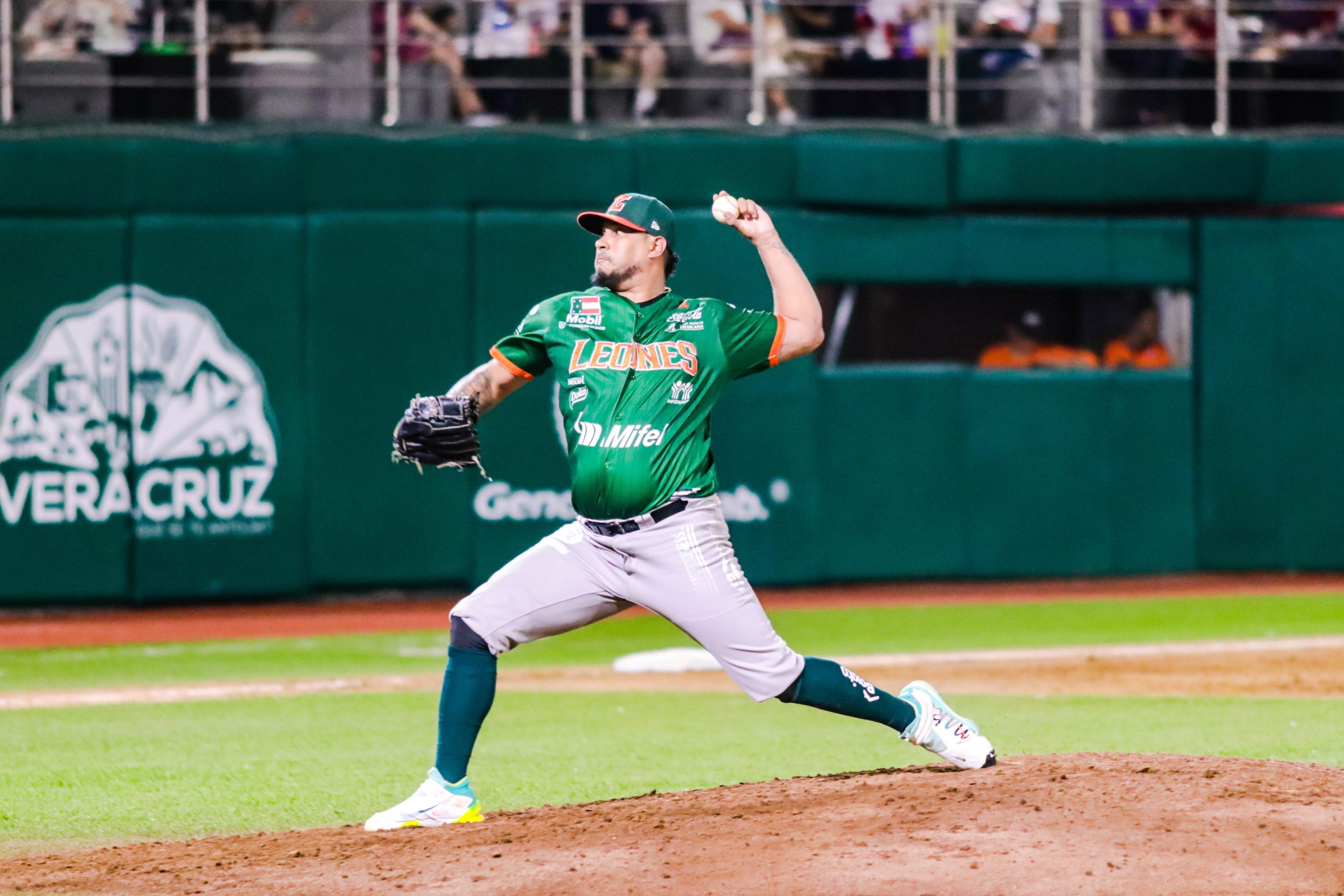 Leones de Yucatán ganan por 6-2 y aventaja dos a cero la serie ante El Águila