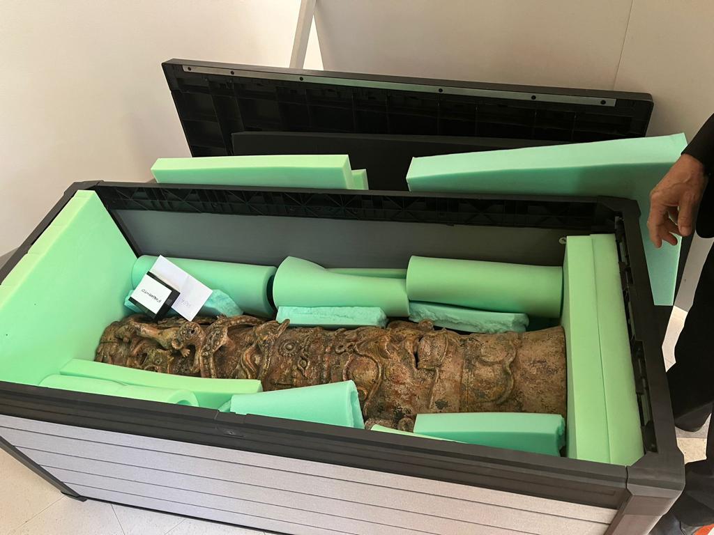 Gobierno de México recupera incensario cilíndrico de origen prehispánico, ubicado en el centro de Texas, Estados Unidos