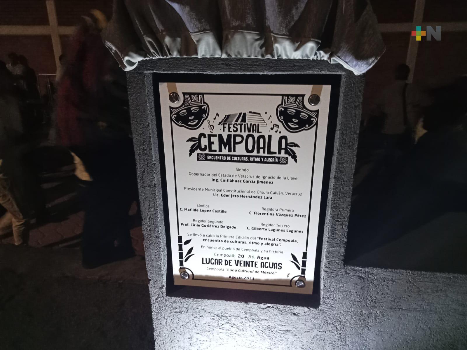 Develan placa conmemorativa de la primera edición del Festival de Cempoala