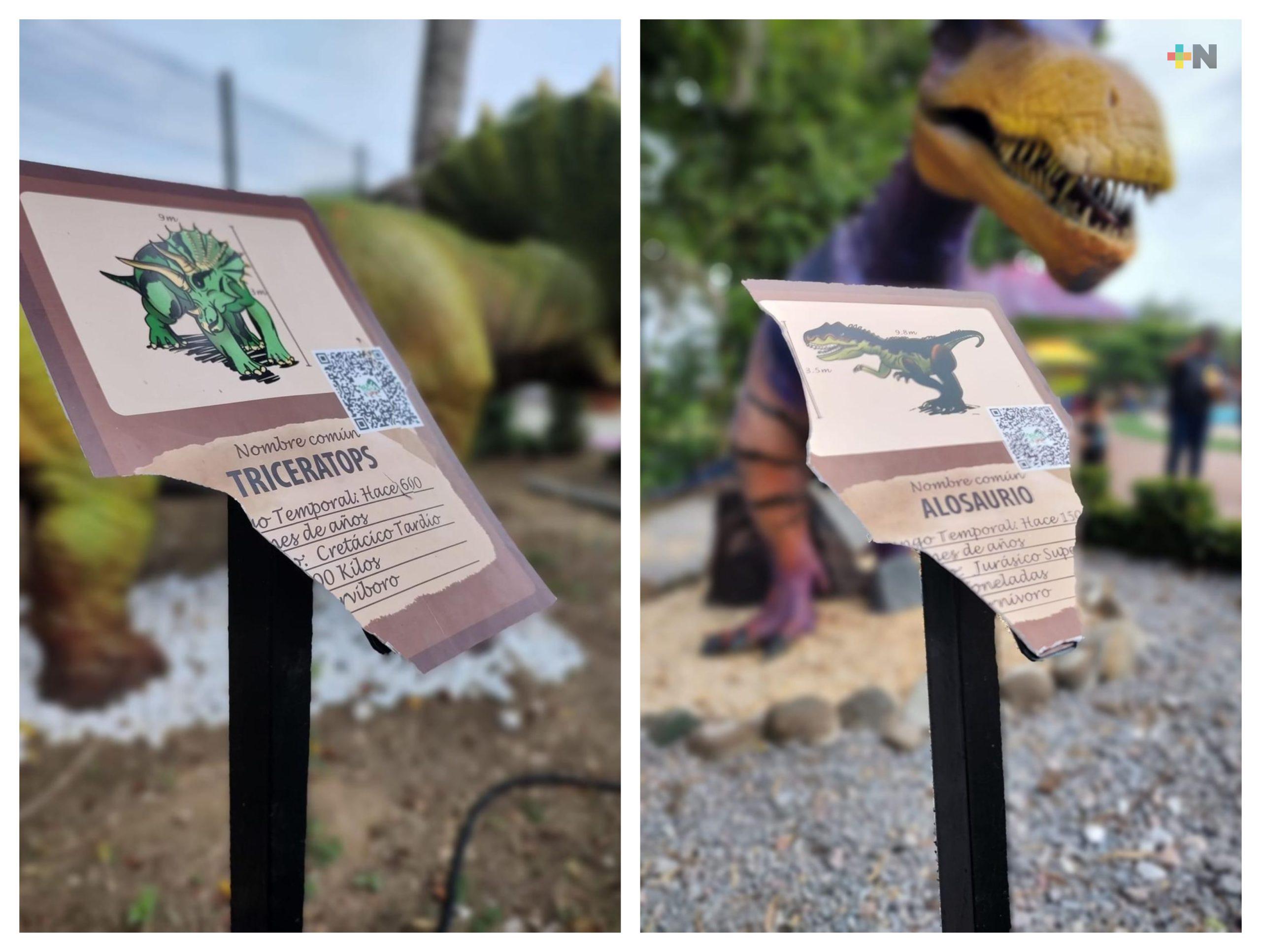 Varias placas informativas de dinosaurios en Isla Jurásica muestran daño intencional