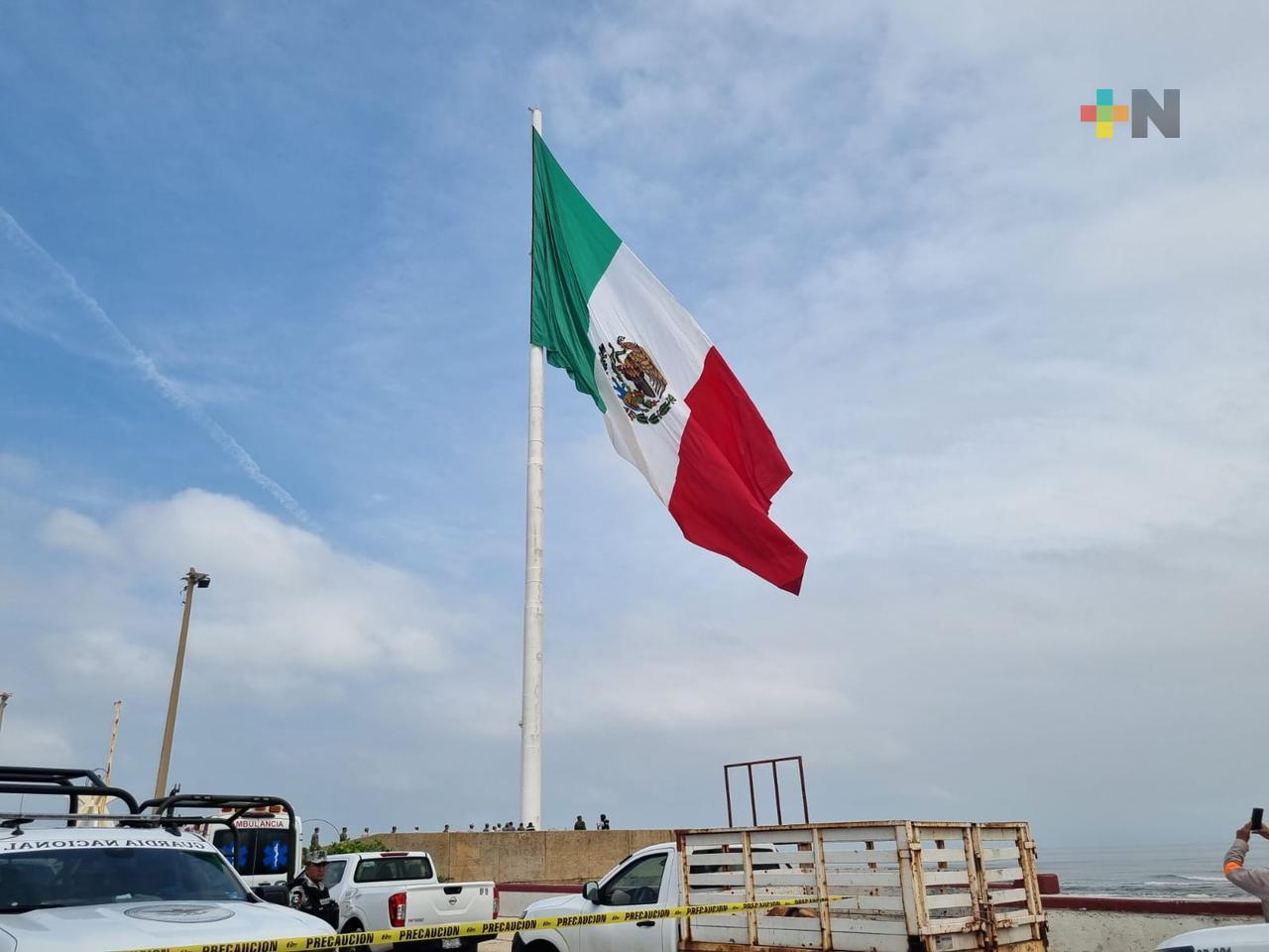 Realizan pruebas en asta bandera de malecón de Coatza