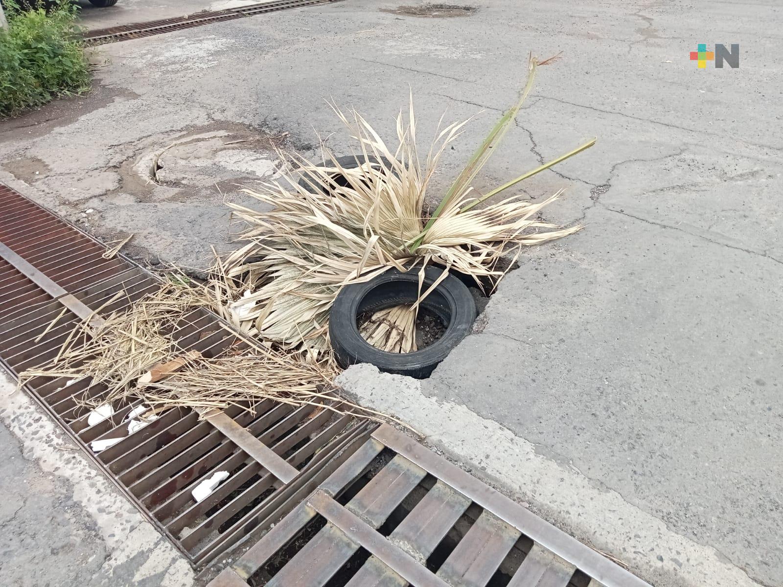 Socavón afecta a tragatormentas del fraccionamiento Reforma de Veracruz