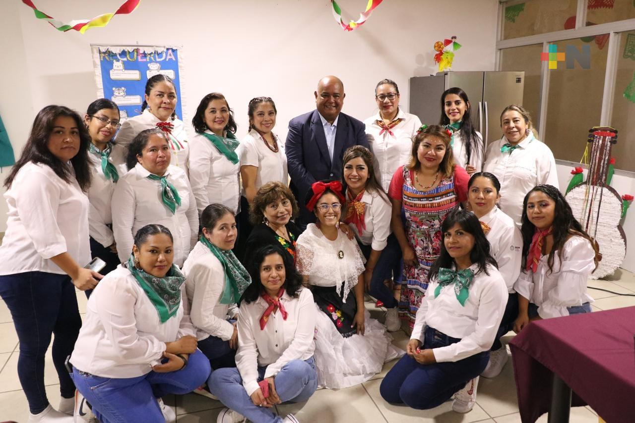 Acude Eric Cisneros a festejo de noche mexicana organizado por el IVM