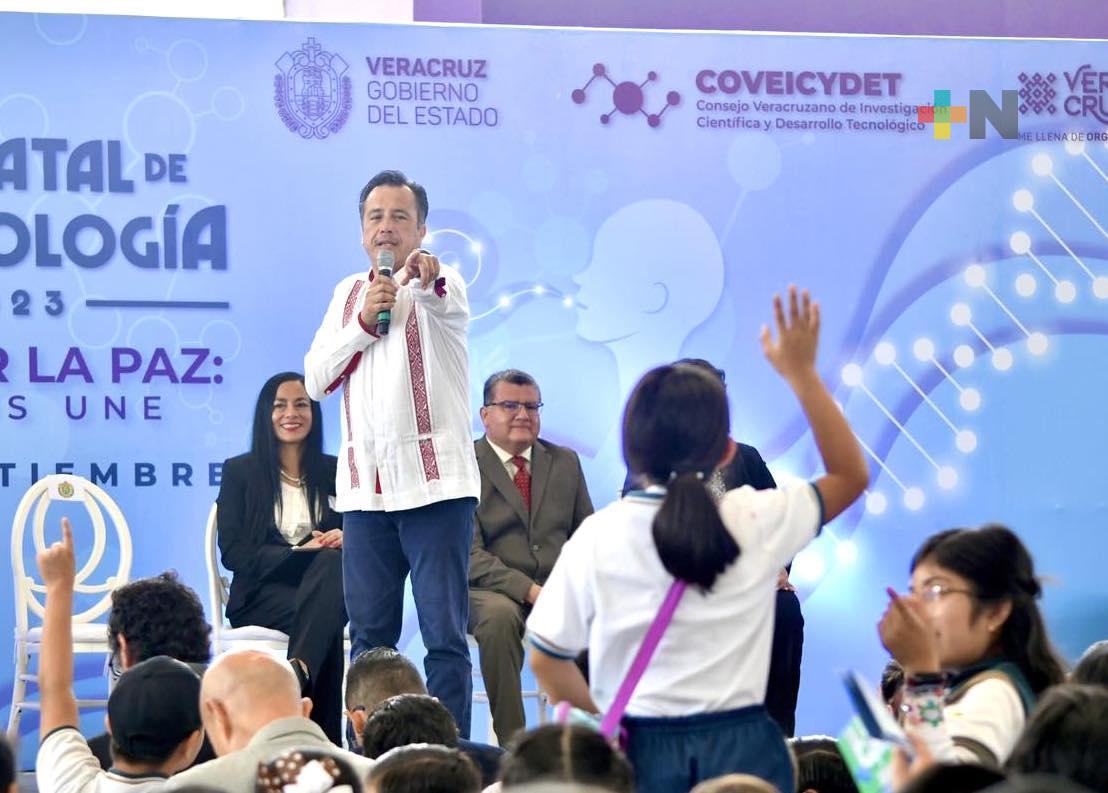 Cuitláhuac García invita a participar en Semana Estatal de Ciencia y Tecnología