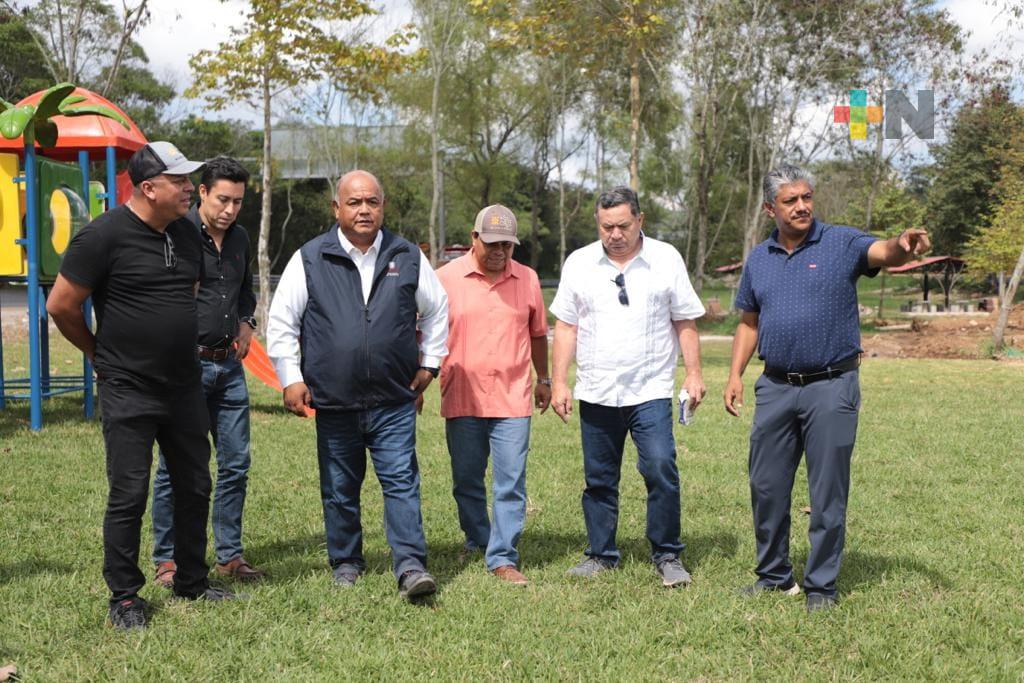 Supervisa Eric Cisneros avances en obra del parque temático en la entrada a Coatepec