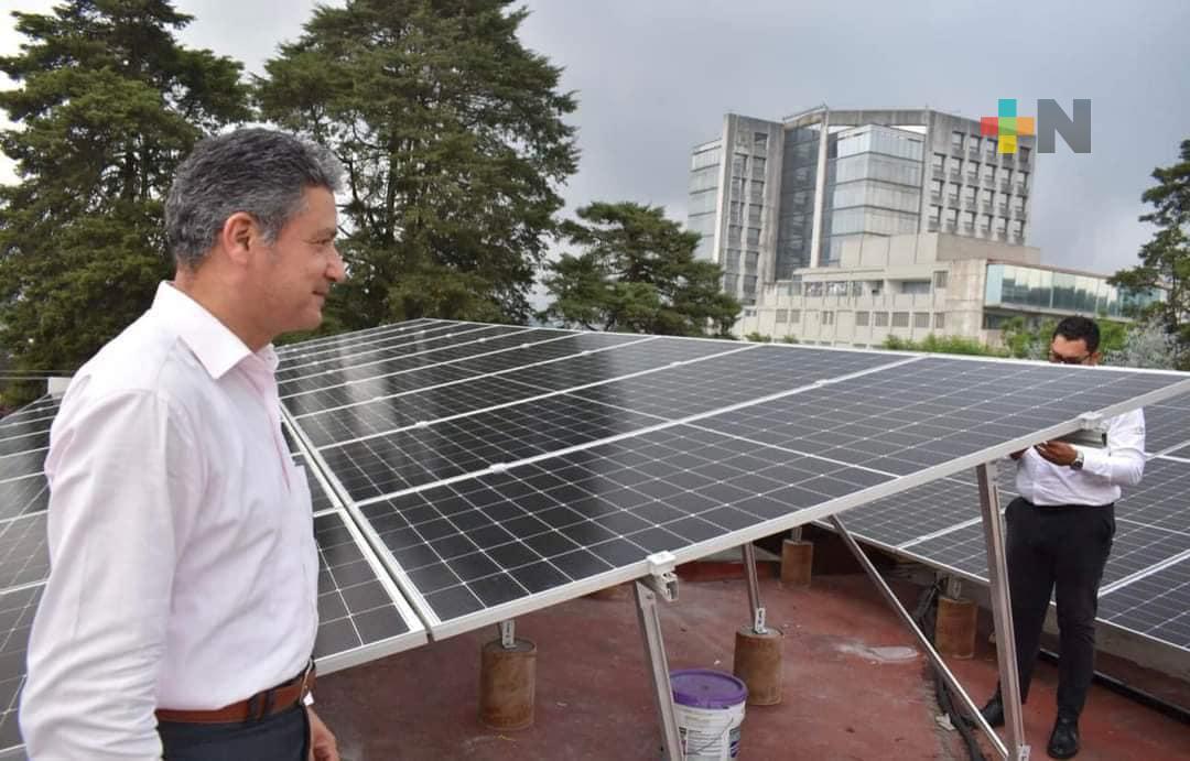 Instala exitosamente la Agencia Estatal de Energía paneles solares en Icatver: Gobernador