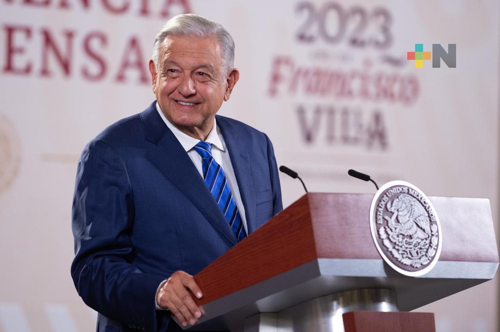 En 2024, Coatzacoalcos podrá recibir miles de barcos con contenedores: AMLO