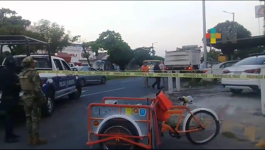Autobús urbano atropella y causa muerte de trabajador de limpia pública en Veracruz