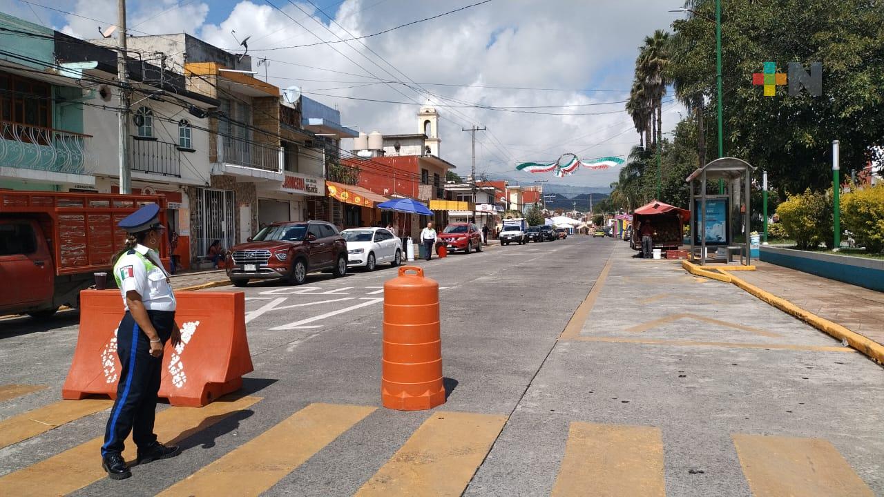 Festejos patrios comenzaron en Banderilla con un desfile de servidores públicos