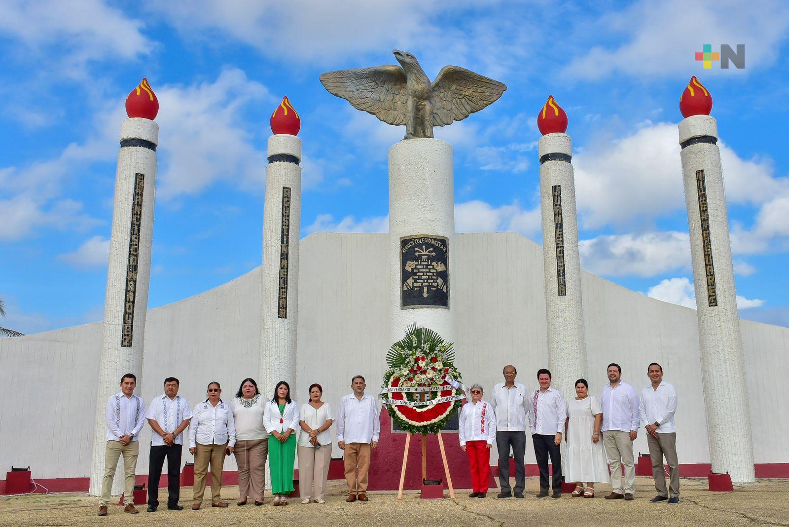 Alcalde de Coatza encabeza ceremonia en honor de los Niños Héroes
