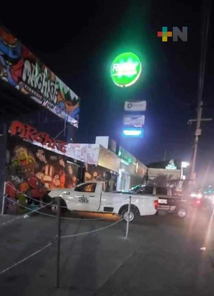 Clausuran bar en municipio de Veracruz por desnudo que realizaran en escenario
