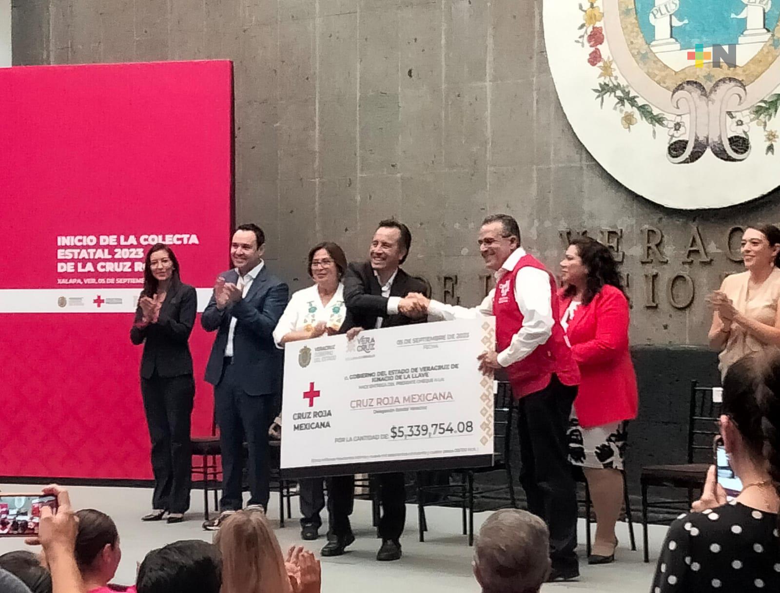 Gobierno de Veracruz entrega donativo de 5 mdp a Cruz Roja Mexicana; inicia colecta anual