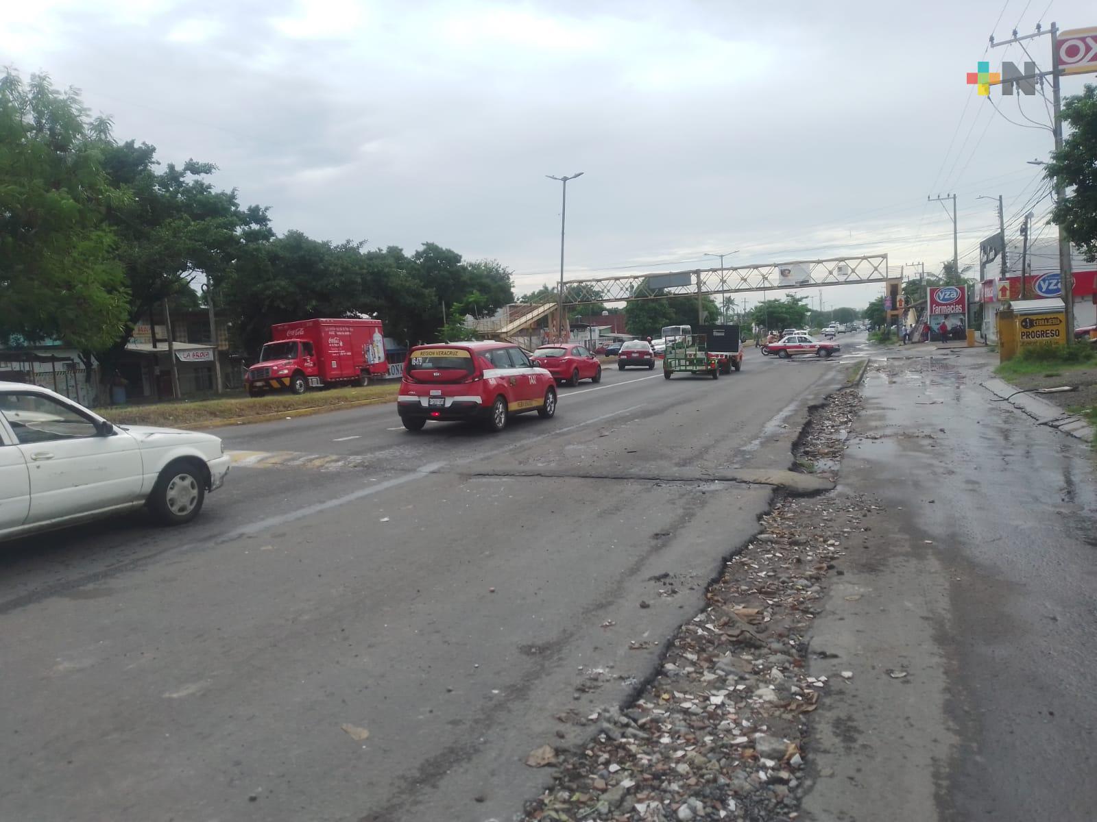 Carretera con más de cinco años en abandono provoca constantes accidentes en municipio de Veracruz