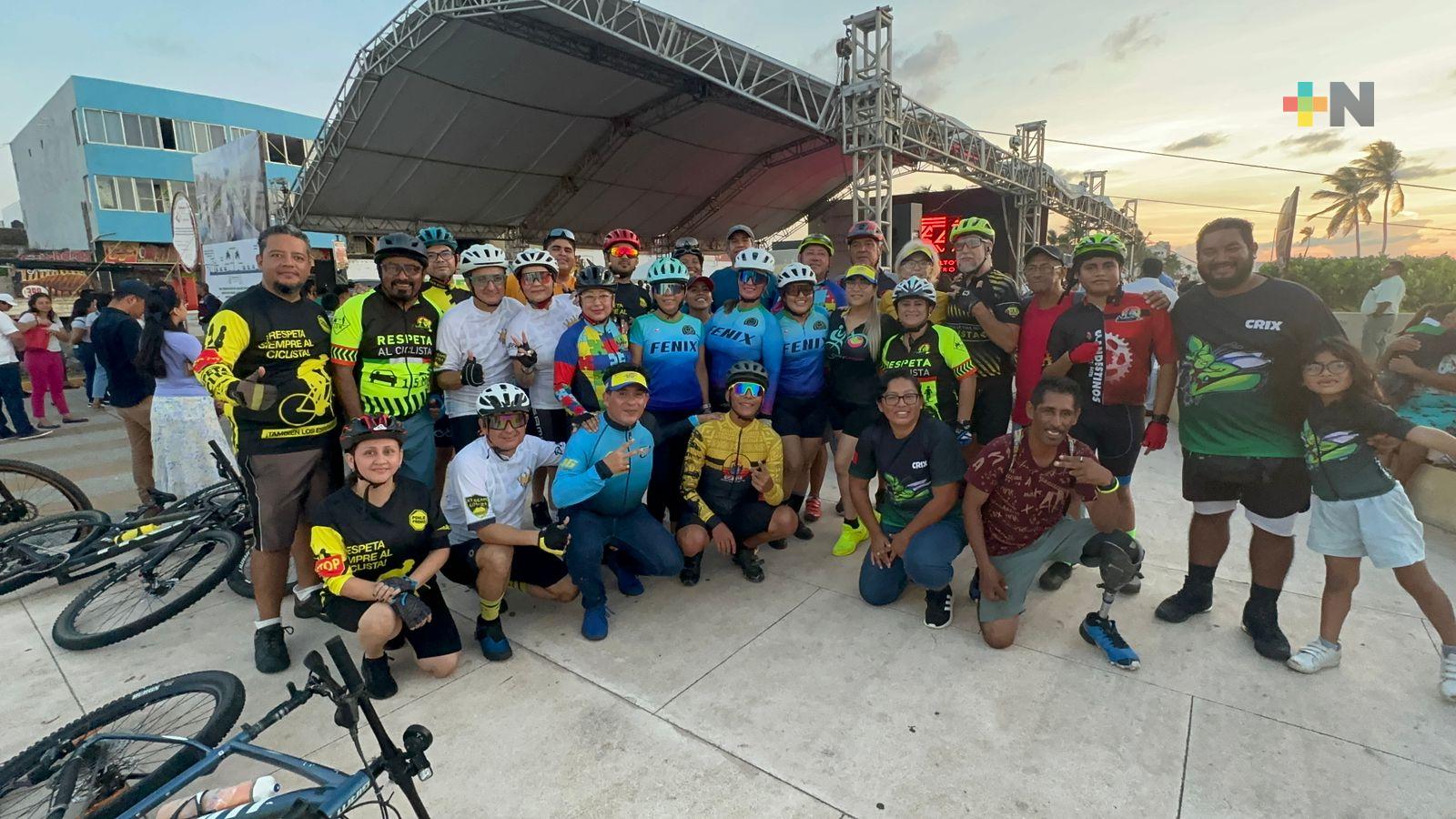 Ciclistas de Coatzacoalcos se congratulan por obra de rehabilitación en malecón