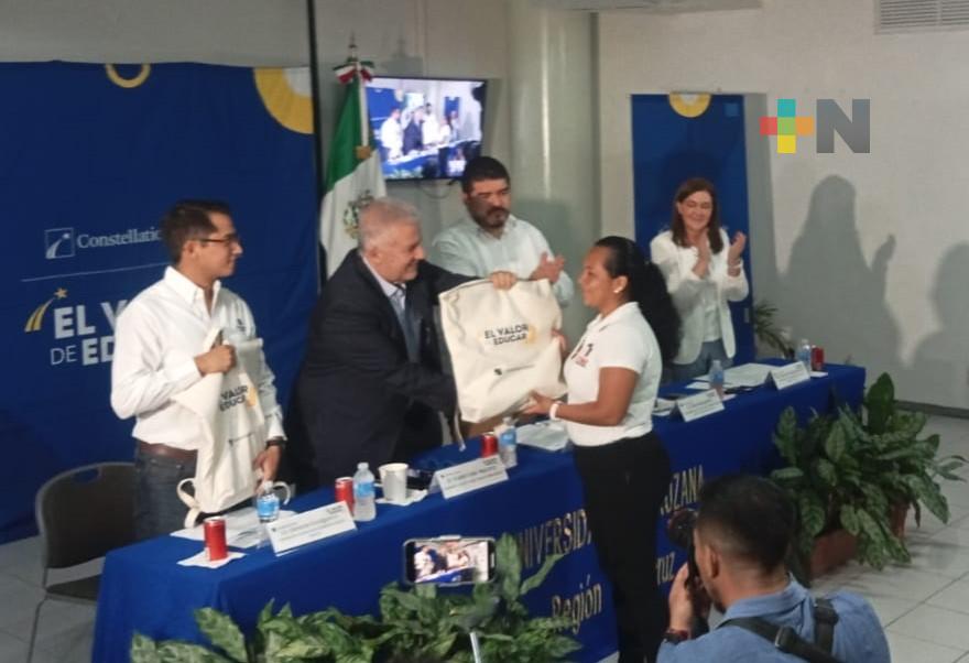 Constellation Brands entrega 500 becas más a estudiantes veracruzanos