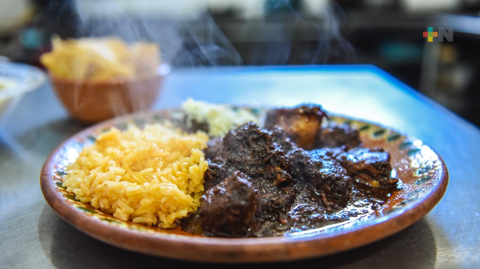 Costilla en salsa de chile seco es el platillo típico de Xalapa