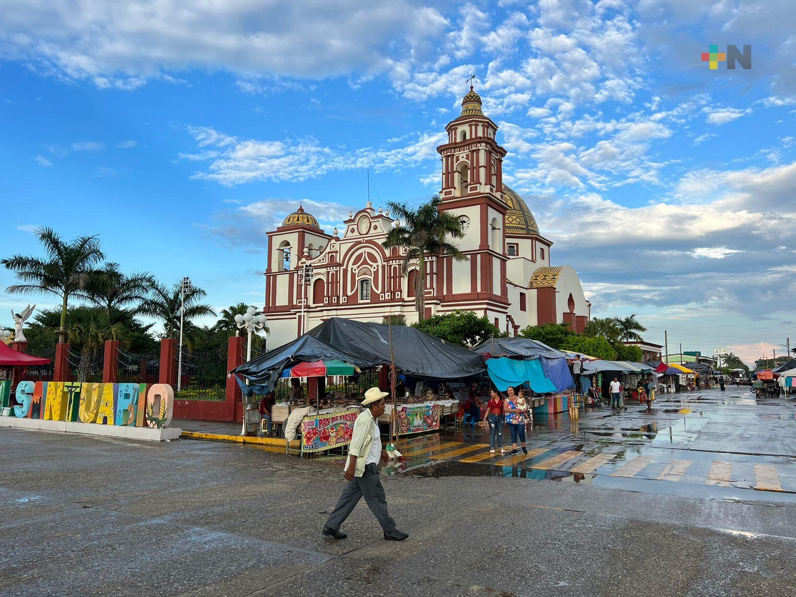 Preparan procesión del Cristo Negro por el río Papaloapan a Otatitlán