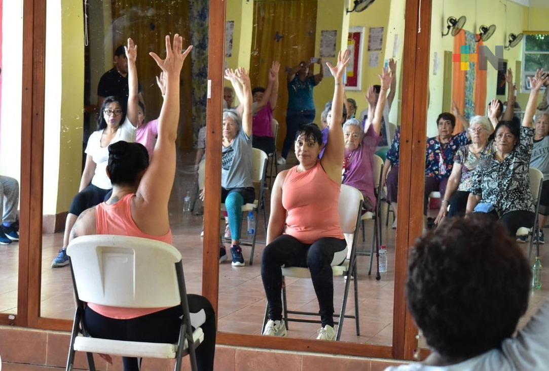 Jornada de danzoterapia para adultos mayores en DIF Coatzacoalcos