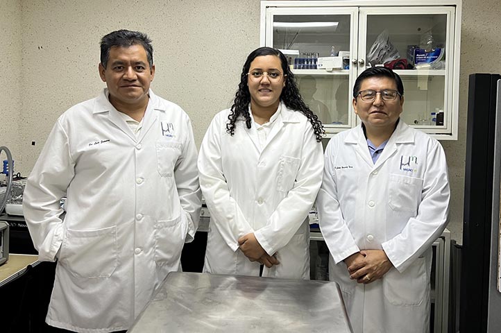 Egresada UV propone uso de nanoprismas para detectar cáncer de mama