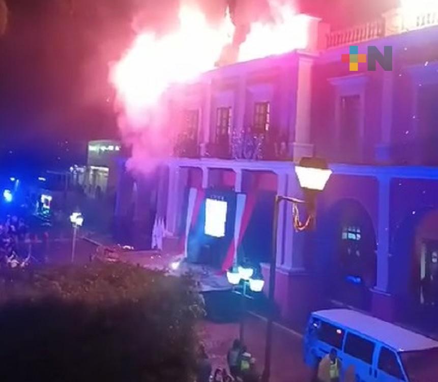 En Coscomatepec se incendió bandera  durante Grito de Independencia