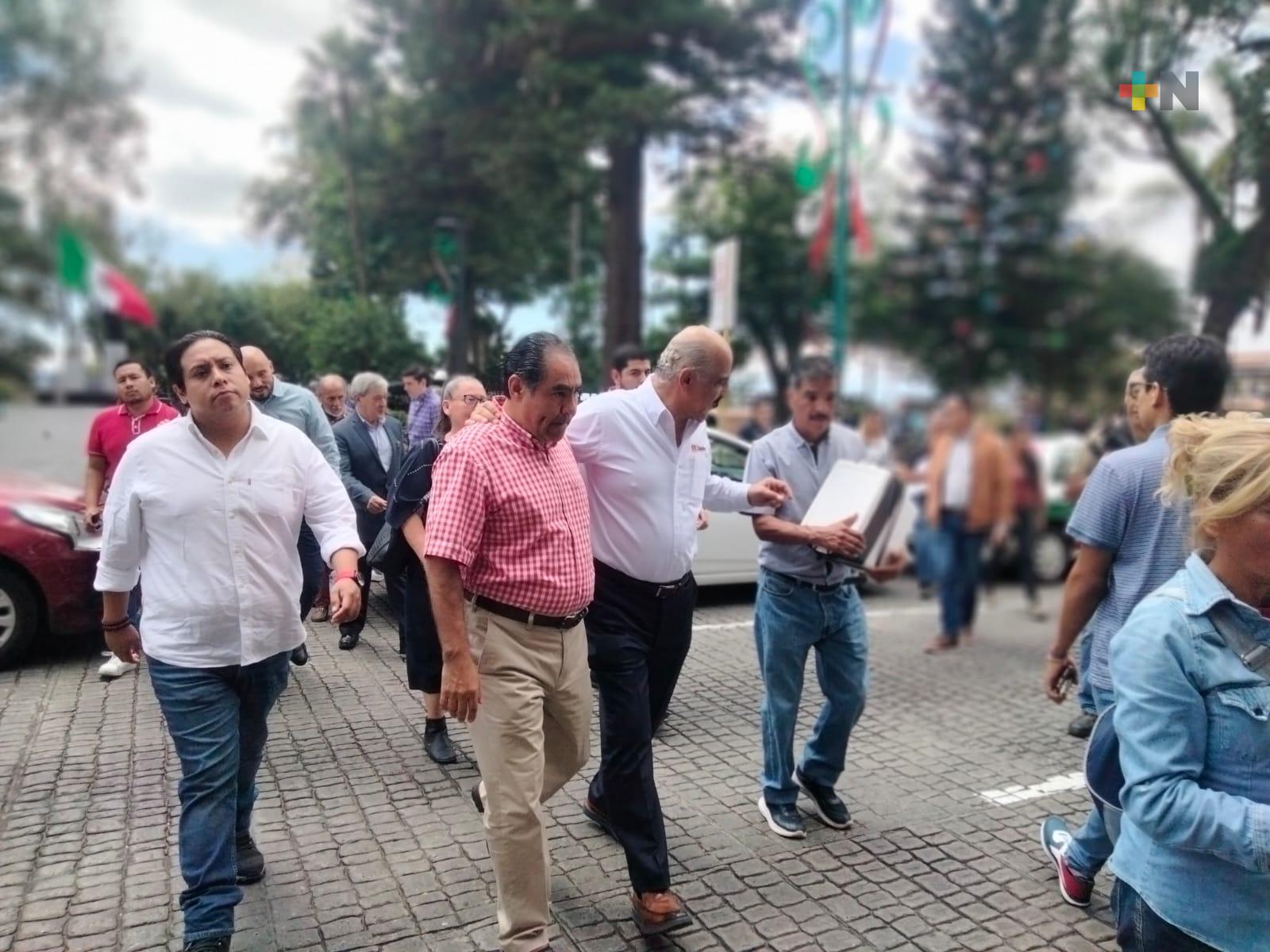 En cuatro minutos, 600 empleados desalojan ayuntamiento xalapeño