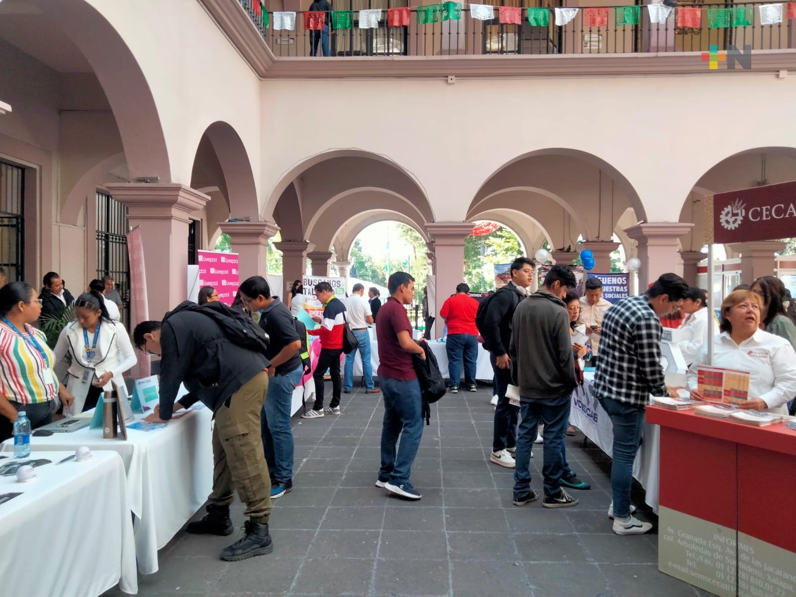 Participan 40 empresas en Feria Municipal de Empleo en Xalapa