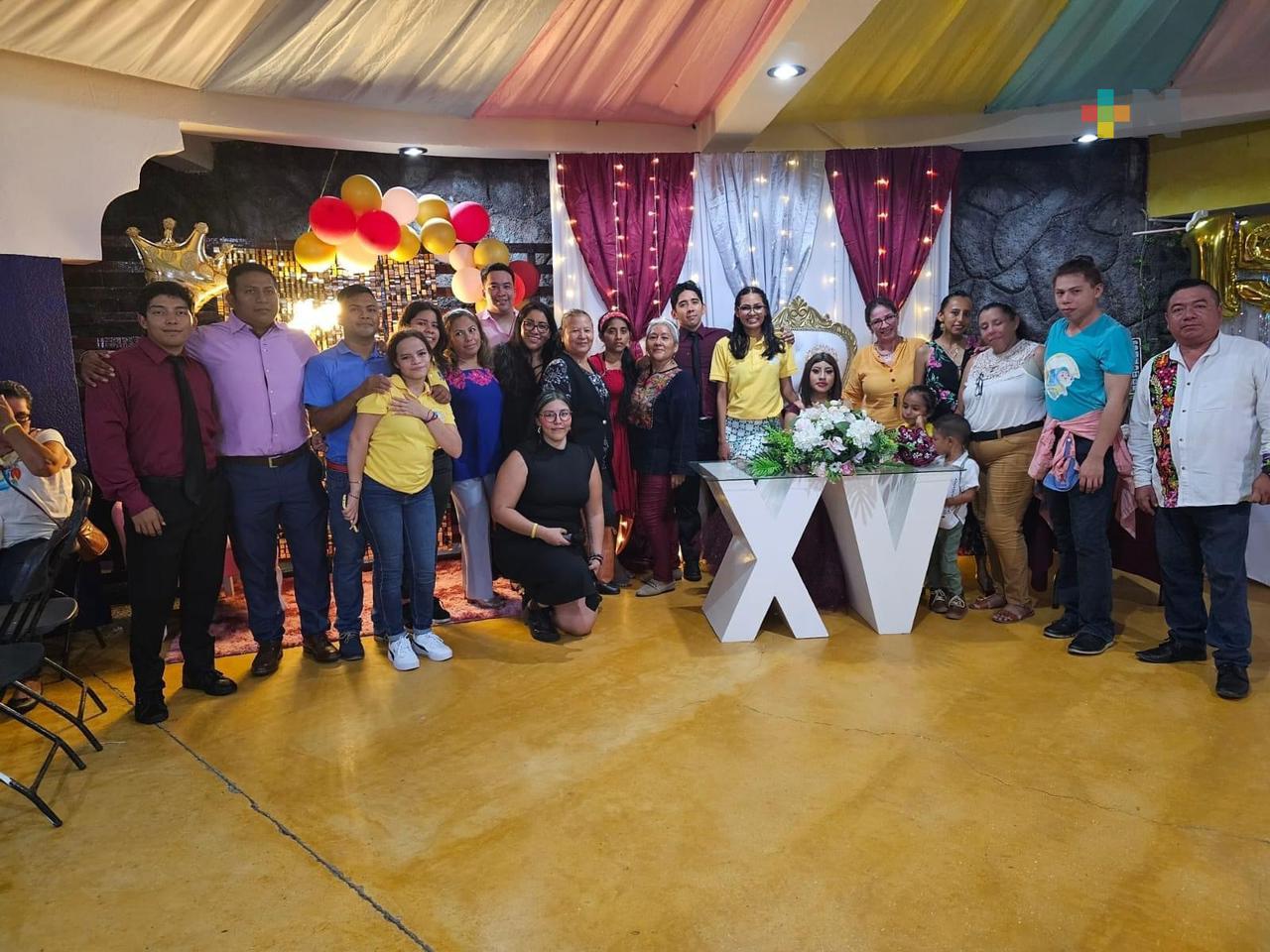 Asociación Civil, con ayuda de ciudadanos, regala fiesta de XV años a joven con cáncer