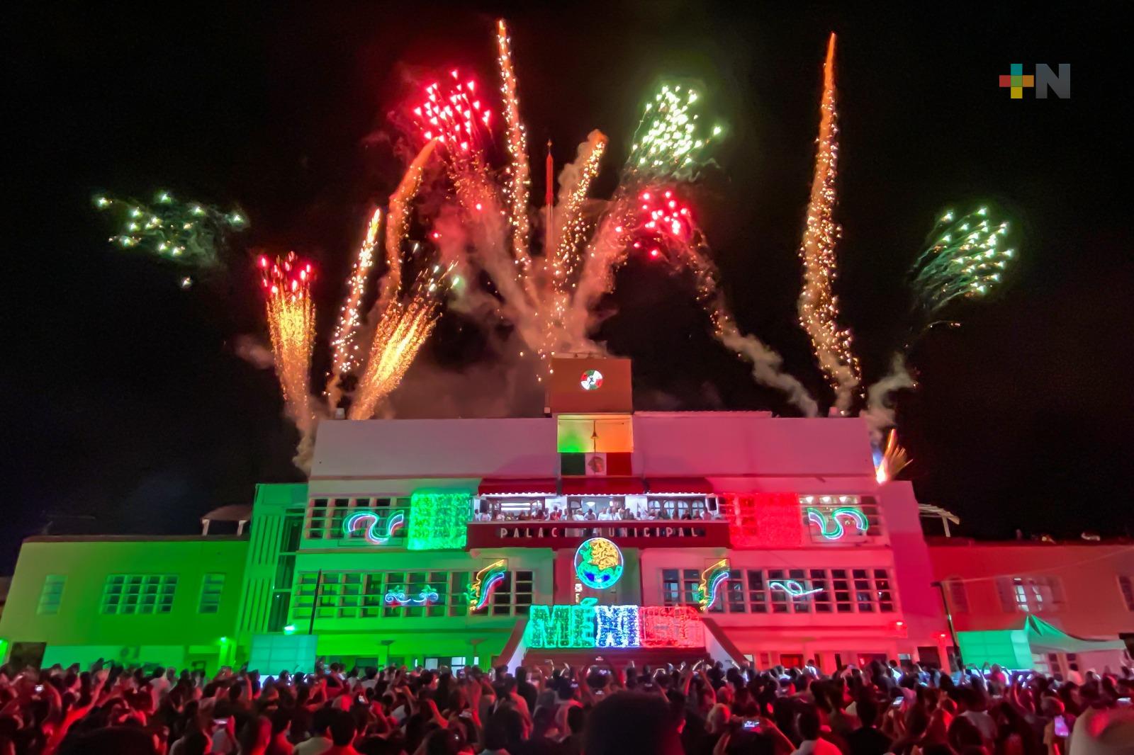Alcalde de Coatzacoalcos encabezó ceremonia del Grito de Independencia