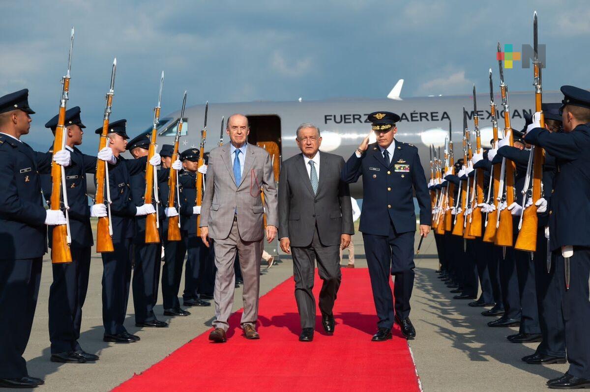 Presidente López Obrador llega a Colombia