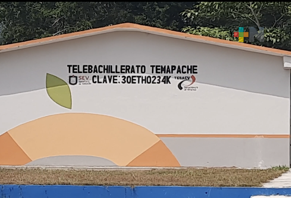 Telebachillerato recibe escrituras de terreno y accede a nueva edificación