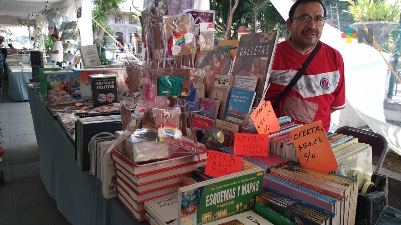 Instalan Feria del Libro en Coatepec