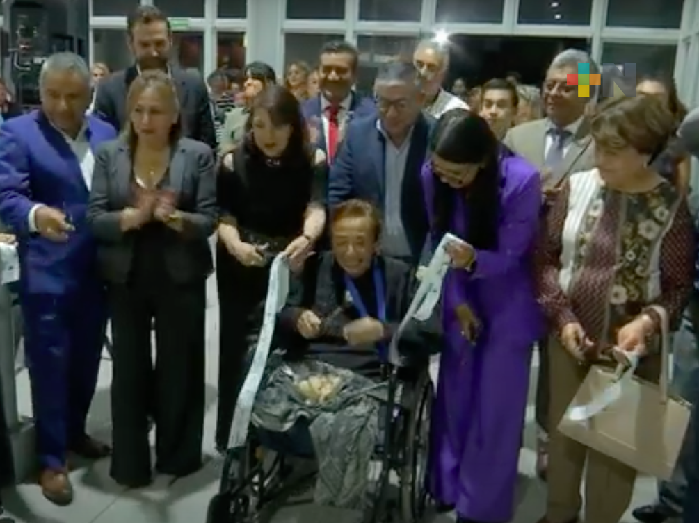 Homenajean a Irma Yolanda Hernández, directora de la Casa de Cultura de Banderilla